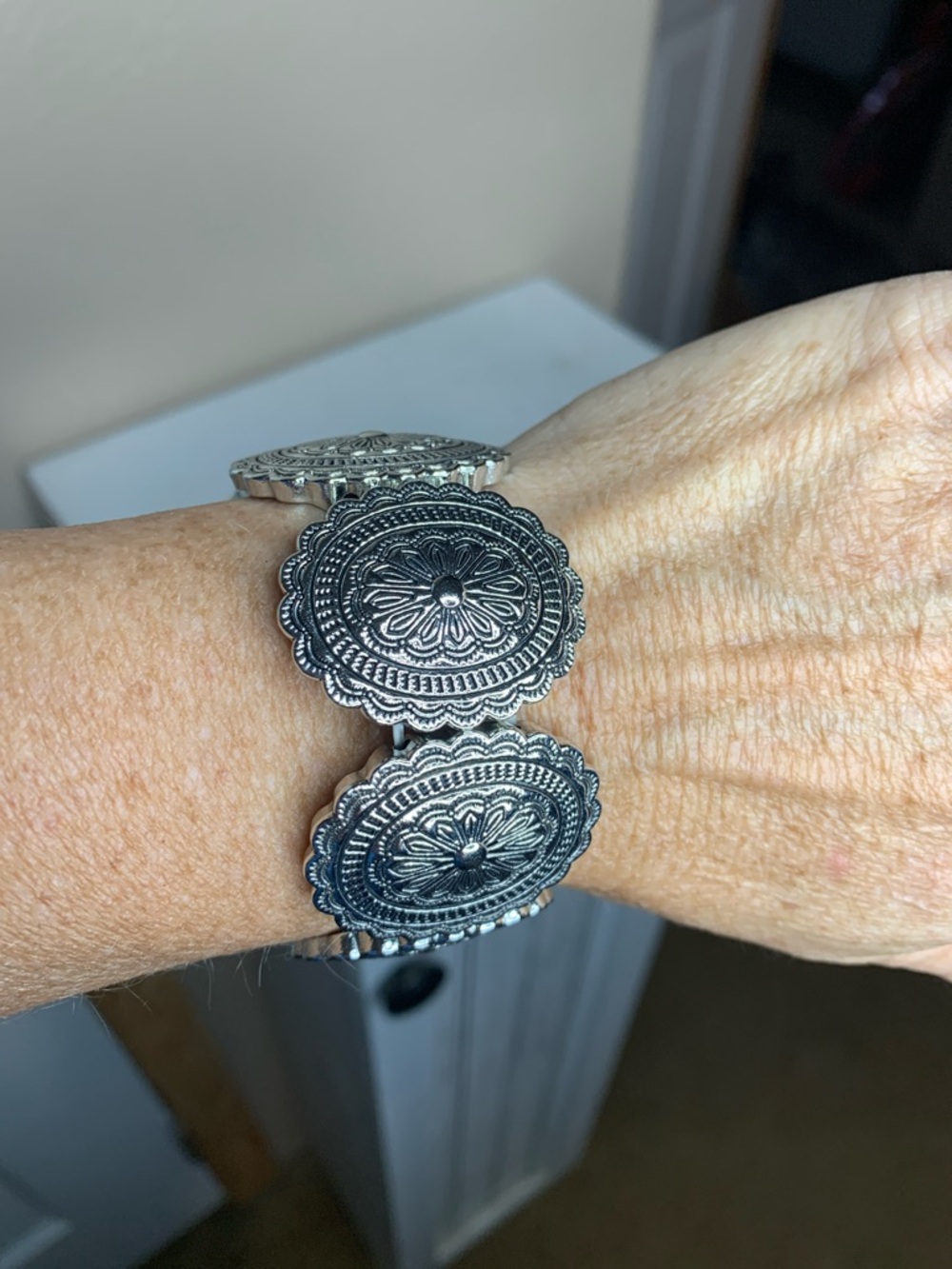 BOHO Silver Floral Medallion Stretch Bracelet - Picture 4 of 4